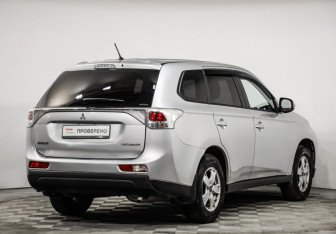Подержанный автомобиль Mitsubishi Outlander 2013 года (5 фото)