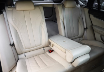 Подержанный автомобиль BMW X6 2017 года (33 фото)