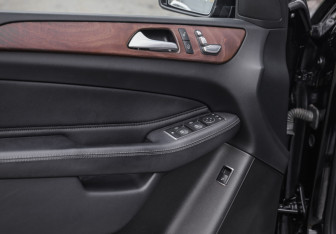 Подержанный автомобиль Mercedes-Benz GLE 2016 года (23 фото)