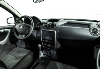 Подержанный автомобиль Renault Duster 2012 года (9 фото)