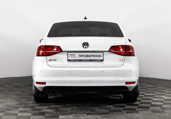 Подержанный автомобиль Volkswagen Jetta Sedan 2016 года (8 фото)