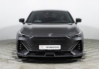 Подержанный автомобиль Changan UNI-V 2023 года (2 фото)