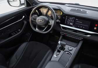 Подержанный автомобиль Geely Monjaro 2024 года (9 фото)