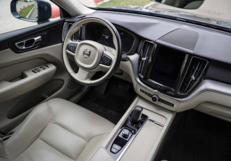 Подержанный автомобиль Volvo XC60 2021 года (11 фото)