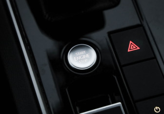 Подержанный автомобиль Volkswagen Touareg 2021 года (21 фото)