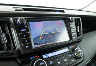 Подержанный автомобиль Toyota RAV4 2017 года (15 фото)