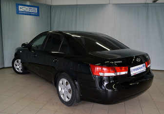 Подержанный автомобиль Hyundai Sonata 2008 года (3 фото)