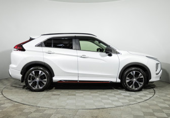 Подержанный автомобиль Mitsubishi Eclipse Cross 2021 года (4 фото)