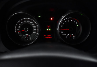 Подержанный автомобиль Mitsubishi Pajero 2013 года (18 фото)