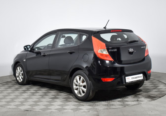 Подержанный автомобиль Hyundai Solaris Hatchback 2011 года (7 фото)