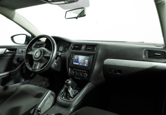 Подержанный автомобиль Volkswagen Jetta Sedan 2011 года (9 фото)