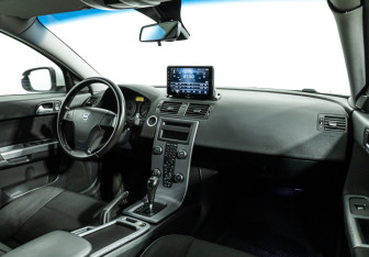 Подержанный автомобиль Volvo S40 2011 года (9 фото)