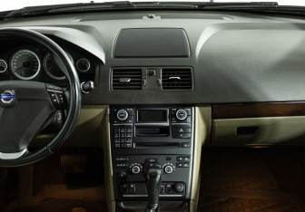 Подержанный автомобиль Volvo XC90 2012 года (14 фото)