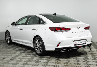 Подержанный автомобиль Hyundai Sonata 2017 года (7 фото)