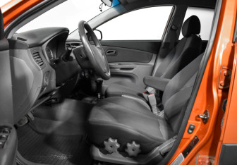 Подержанный автомобиль Kia Rio Hatchback 2006 года (10 фото)