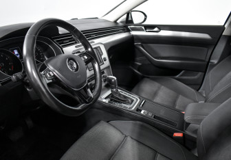Подержанный автомобиль Volkswagen Passat Sedan 2015 года (9 фото)