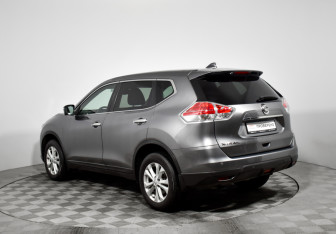 Подержанный автомобиль Nissan X-Trail 2017 года (7 фото)