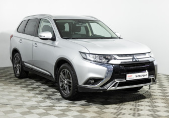 Подержанный автомобиль Mitsubishi Outlander 2021 года (3 фото)