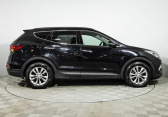 Подержанный автомобиль Hyundai Santa Fe 2017 года (4 фото)
