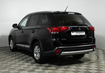 Подержанный автомобиль Mitsubishi Outlander 2016 года (7 фото)