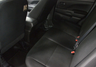 Подержанный автомобиль Mitsubishi ASX 2013 года (10 фото)