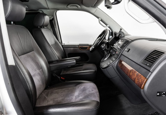 Подержанный автомобиль Volkswagen Multivan 2010 года (16 фото)