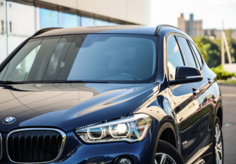 Подержанный автомобиль BMW X1 2017 года (2 фото)