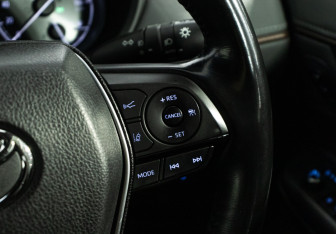 Подержанный автомобиль Toyota Harrier 2021 года (18 фото)