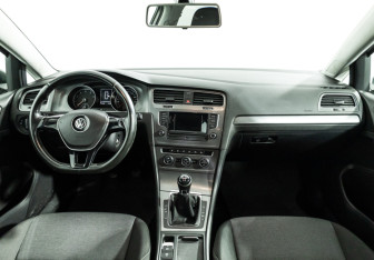 Подержанный автомобиль Volkswagen Golf Hatchback 2013 года (13 фото)