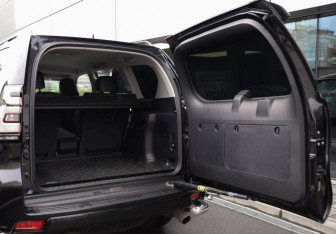 Подержанный автомобиль Toyota Land Cruiser Prado 2020 года (34 фото)