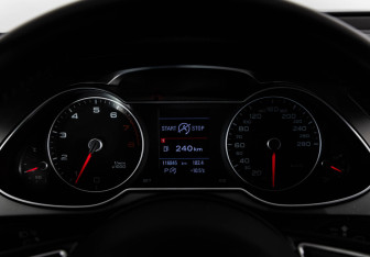 Подержанный автомобиль Audi A4 Sedan 2014 года (18 фото)