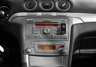 Подержанный автомобиль Ford S-MAX 2006 года (14 фото)