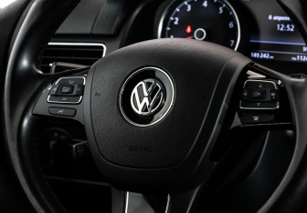 Подержанный автомобиль Volkswagen Touareg 2013 года (11 фото)