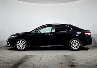Подержанный автомобиль Toyota Camry Sedan 2021 года (8 фото)