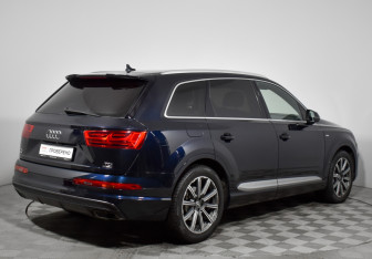 Подержанный автомобиль Audi Q7 2016 года (5 фото)