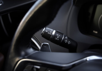 Подержанный автомобиль Jaguar F-Pace 2017 года (21 фото)