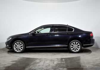 Подержанный автомобиль Volkswagen Passat Sedan 2018 года (8 фото)