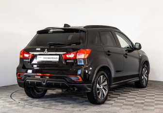 Подержанный автомобиль Mitsubishi ASX 2019 года (5 фото)