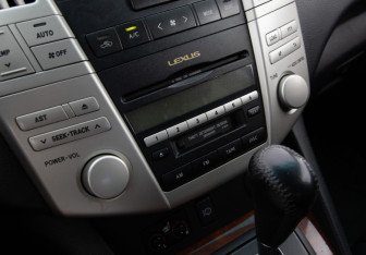 Подержанный автомобиль Lexus RX 2005 года (13 фото)