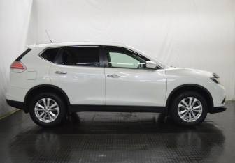 Подержанный автомобиль Nissan X-Trail 2016 года (4 фото)