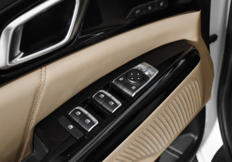 Подержанный автомобиль Kia Carnival 2020 года (10 фото)