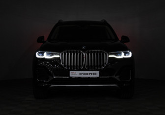 Подержанный автомобиль BMW X7 2020 года (37 фото)