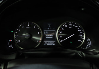 Подержанный автомобиль Lexus NX 2016 года (12 фото)