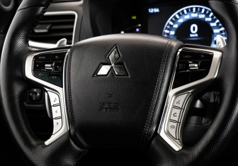 Подержанный автомобиль Mitsubishi Pajero Sport 2021 года (11 фото)