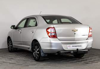 Подержанный автомобиль Chevrolet Cobalt Sedan 2013 года (7 фото)