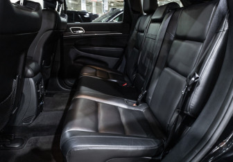 Подержанный автомобиль Jeep Grand Cherokee 2018 года (12 фото)