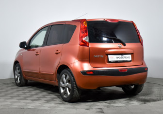 Подержанный автомобиль Nissan Note 2006 года (7 фото)