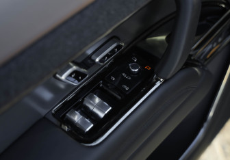 Подержанный автомобиль Land Rover Range Rover Sport 2024 года (23 фото)