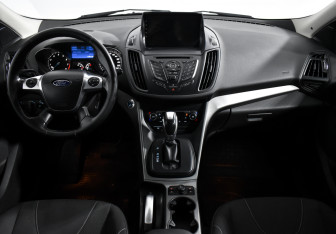 Подержанный автомобиль Ford Kuga 2015 года (14 фото)