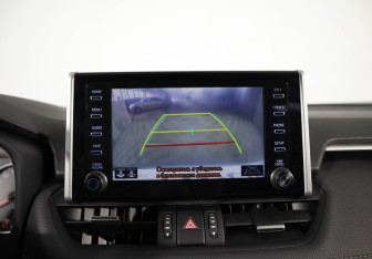 Подержанный автомобиль Toyota RAV4 2021 года (18 фото)